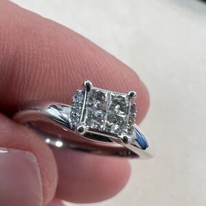 10K white gold diamond engagement or promise ring